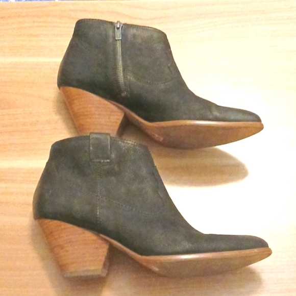 Frye "Reina" Black Nubuck Leather Ankle Boots in Size 9.5M - Picture 3 of 11